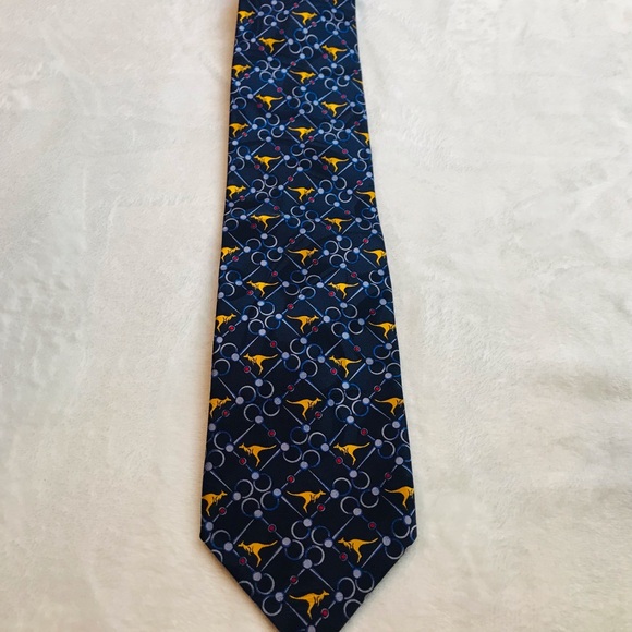 Address Australia A. Royale & Co Tie Navy Kangaroo Print 100% Silk Seta - Picture 5 of 9
